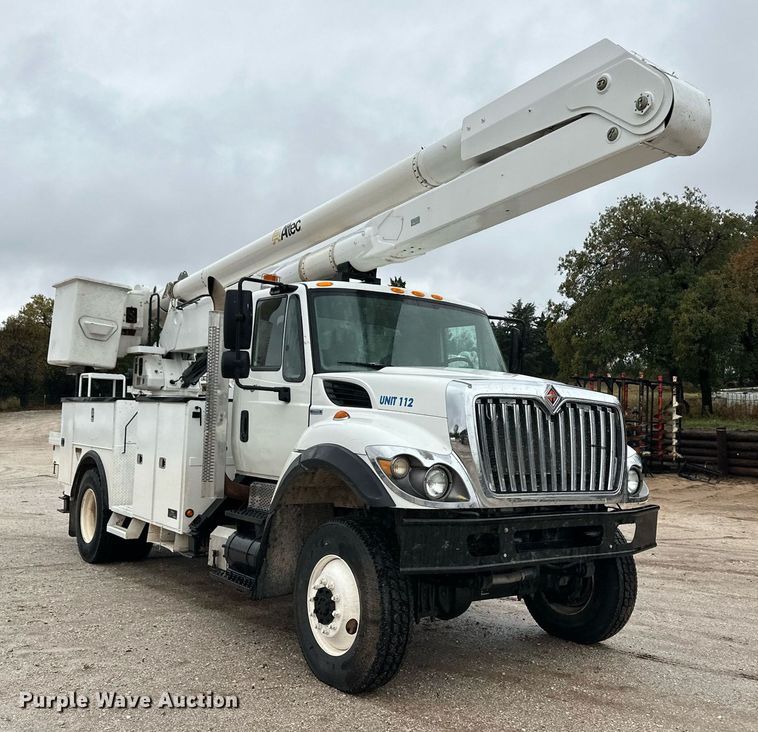 image for item DL0482 2009 International WorkStar 7300 bucket truck
