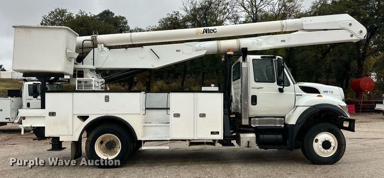 image for item DL0482 2009 International WorkStar 7300 bucket truck