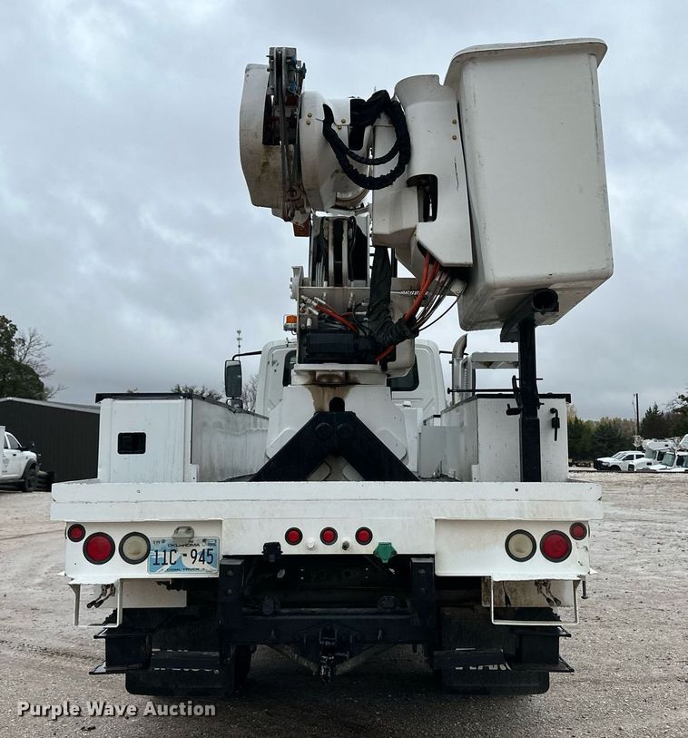 image for item DL0482 2009 International WorkStar 7300 bucket truck