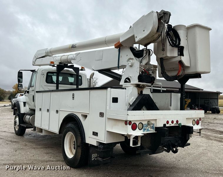 image for item DL0482 2009 International WorkStar 7300 bucket truck