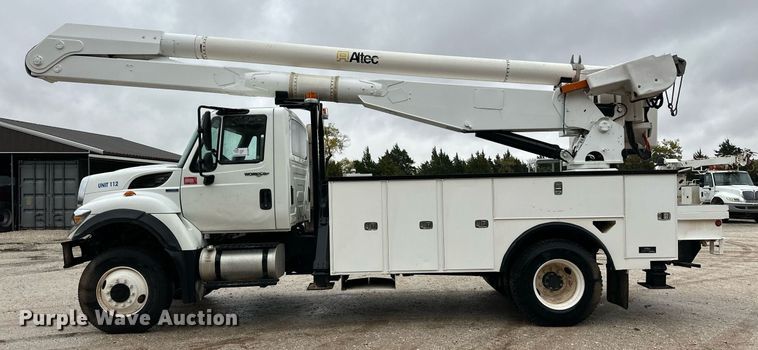 image for item DL0482 2009 International WorkStar 7300 bucket truck
