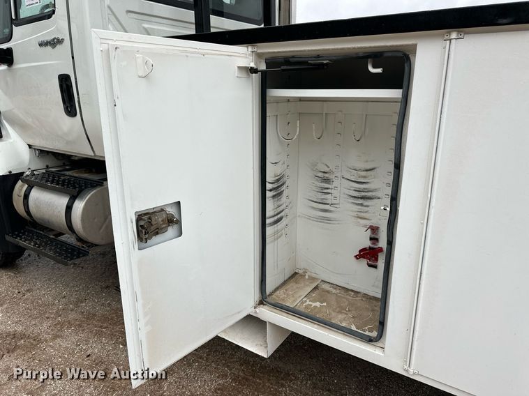 image for item DL0482 2009 International WorkStar 7300 bucket truck