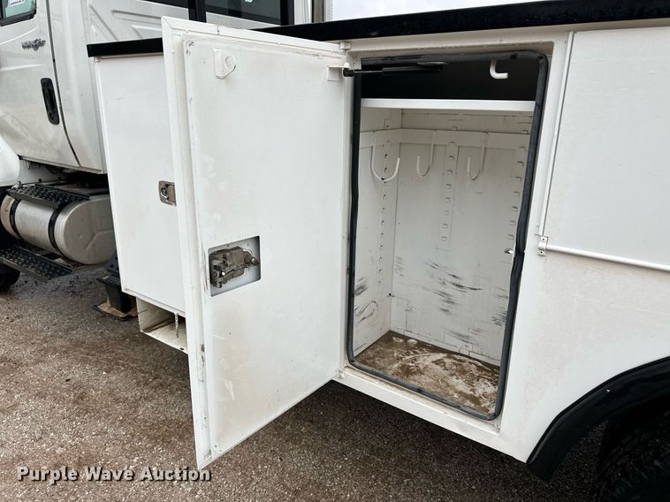 image for item DL0482 2009 International WorkStar 7300 bucket truck