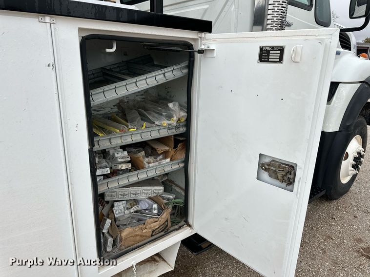 image for item DL0482 2009 International WorkStar 7300 bucket truck