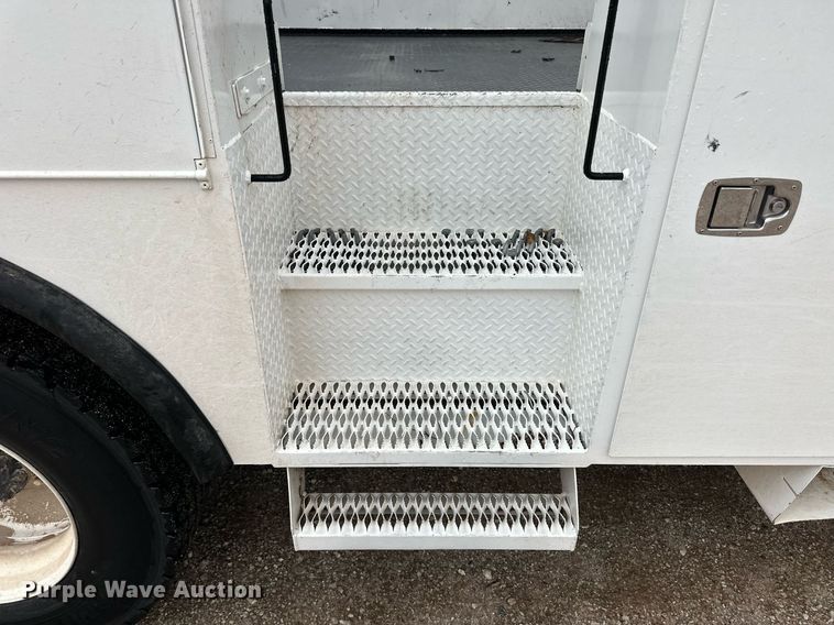 image for item DL0482 2009 International WorkStar 7300 bucket truck