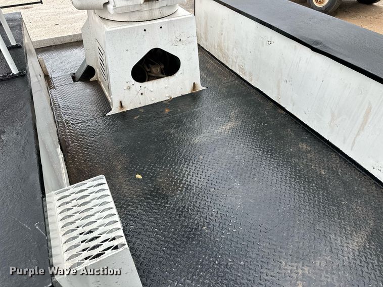 image for item DL0482 2009 International WorkStar 7300 bucket truck