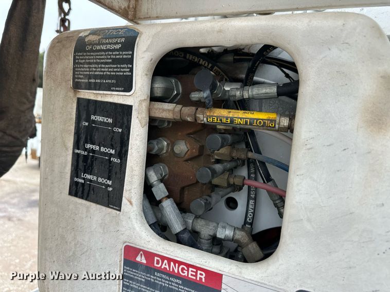 image for item DL0482 2009 International WorkStar 7300 bucket truck