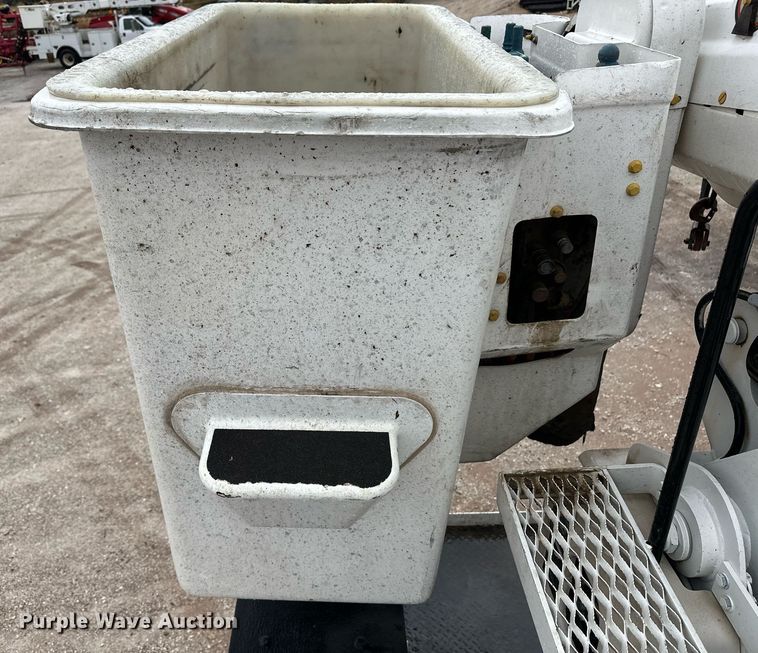 image for item DL0482 2009 International WorkStar 7300 bucket truck