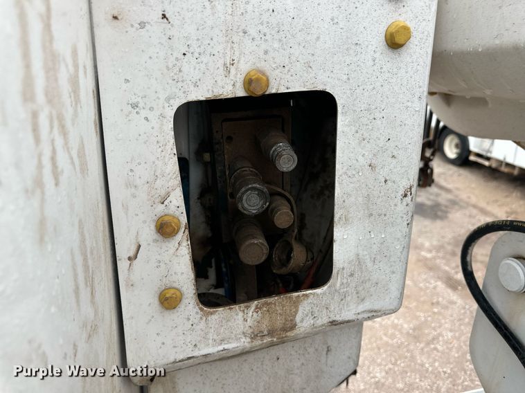 image for item DL0482 2009 International WorkStar 7300 bucket truck