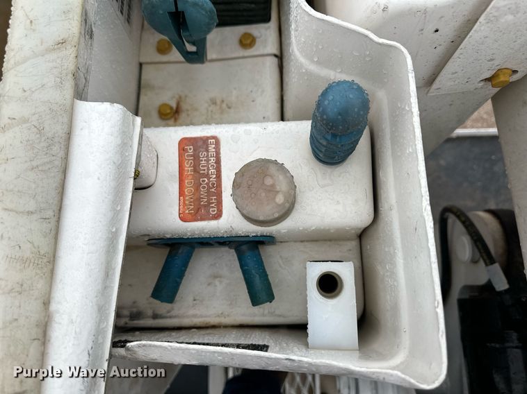 image for item DL0482 2009 International WorkStar 7300 bucket truck