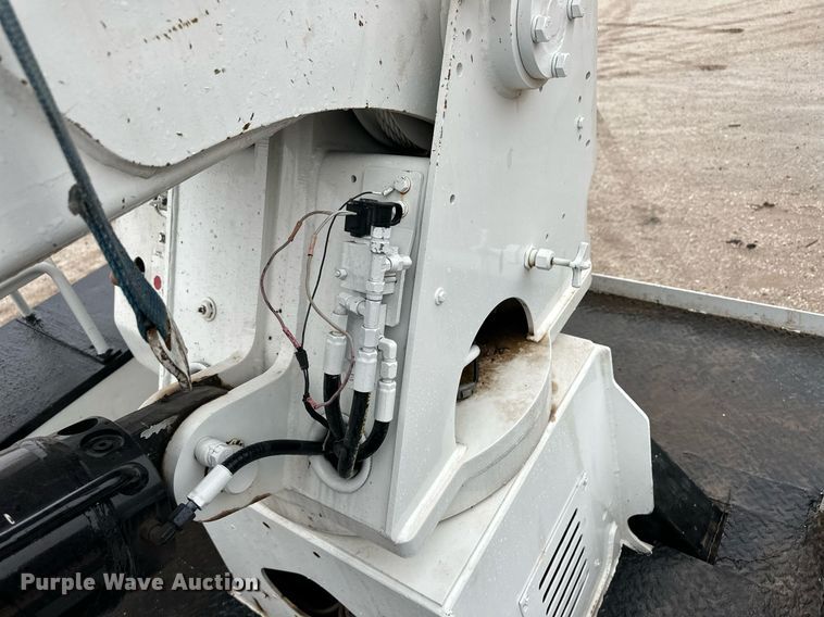 image for item DL0482 2009 International WorkStar 7300 bucket truck