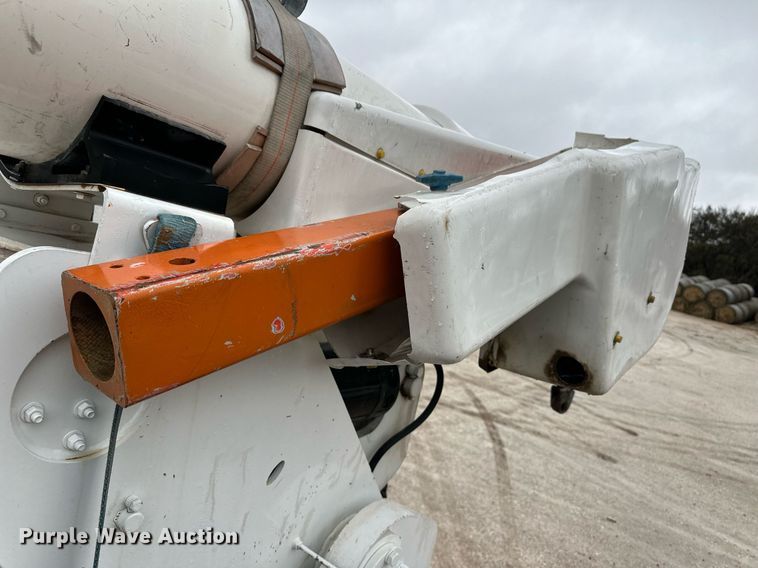 image for item DL0482 2009 International WorkStar 7300 bucket truck