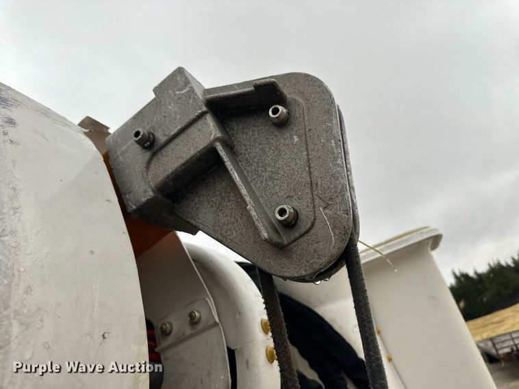 image for item DL0482 2009 International WorkStar 7300 bucket truck