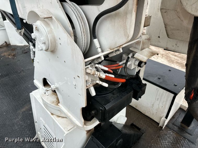 image for item DL0482 2009 International WorkStar 7300 bucket truck