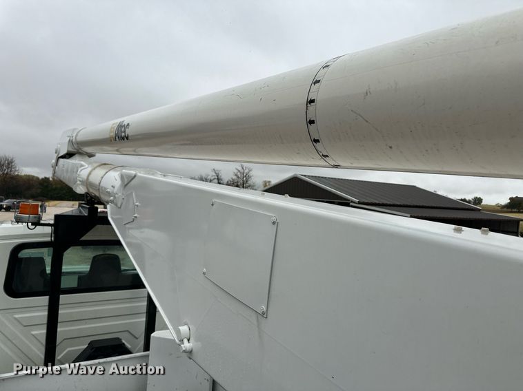 image for item DL0482 2009 International WorkStar 7300 bucket truck