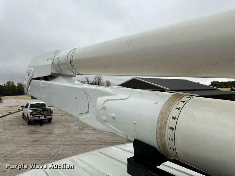 image for item DL0482 2009 International WorkStar 7300 bucket truck