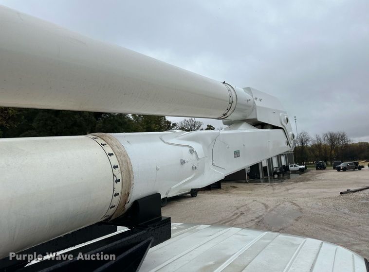 image for item DL0482 2009 International WorkStar 7300 bucket truck