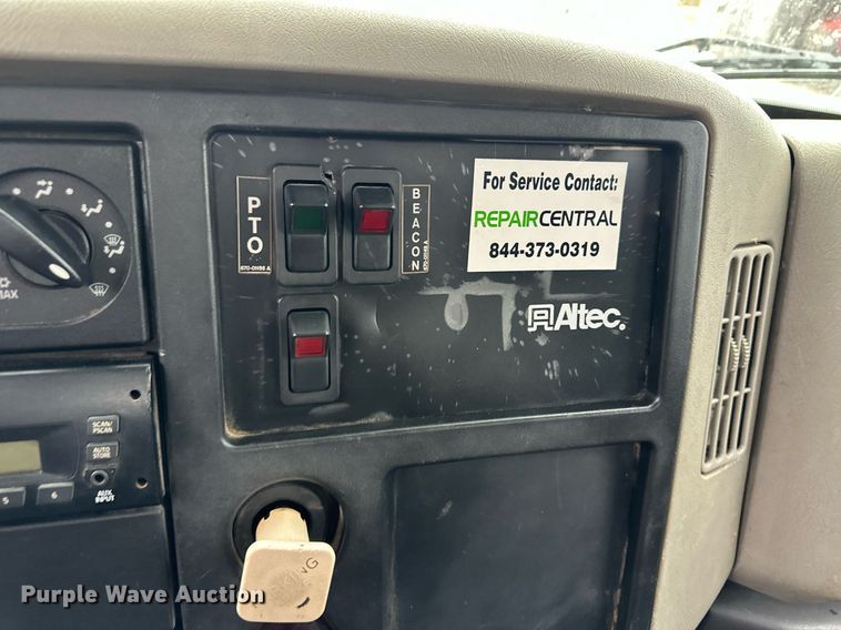 image for item DL0482 2009 International WorkStar 7300 bucket truck