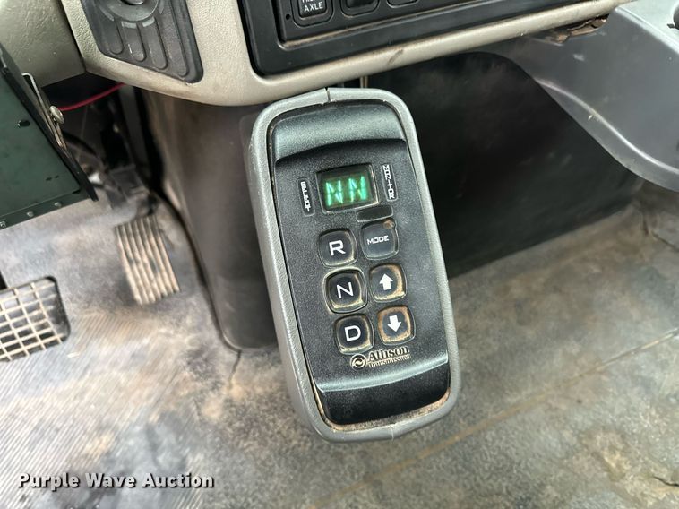 image for item DL0482 2009 International WorkStar 7300 bucket truck