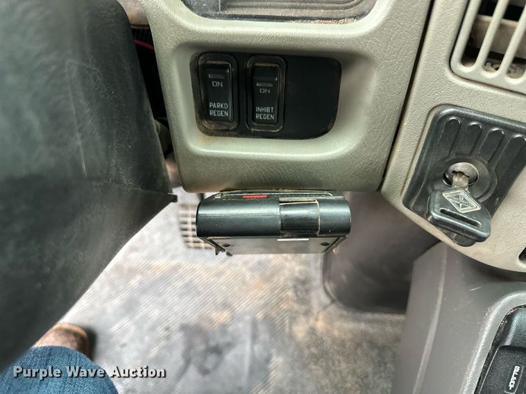 image for item DL0482 2009 International WorkStar 7300 bucket truck