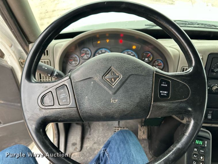 image for item DL0482 2009 International WorkStar 7300 bucket truck