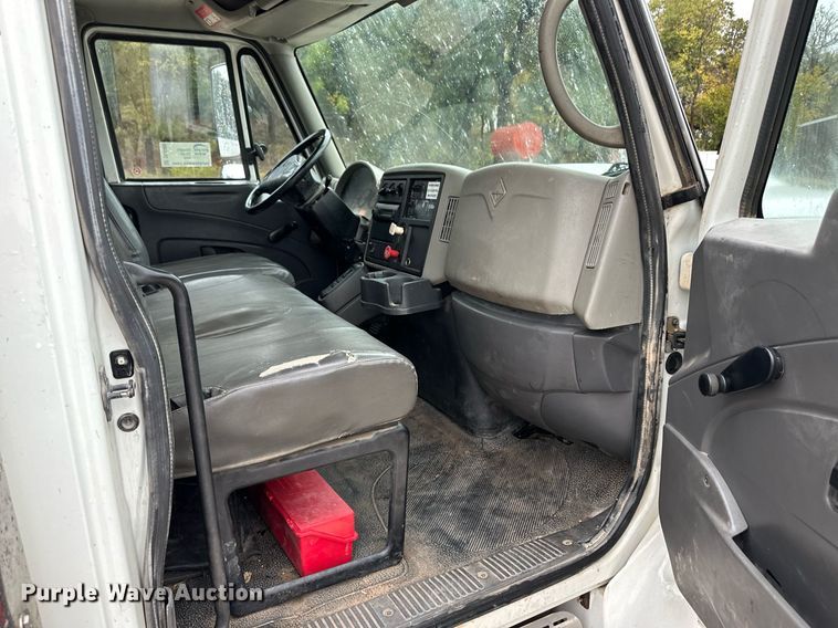 image for item DL0482 2009 International WorkStar 7300 bucket truck