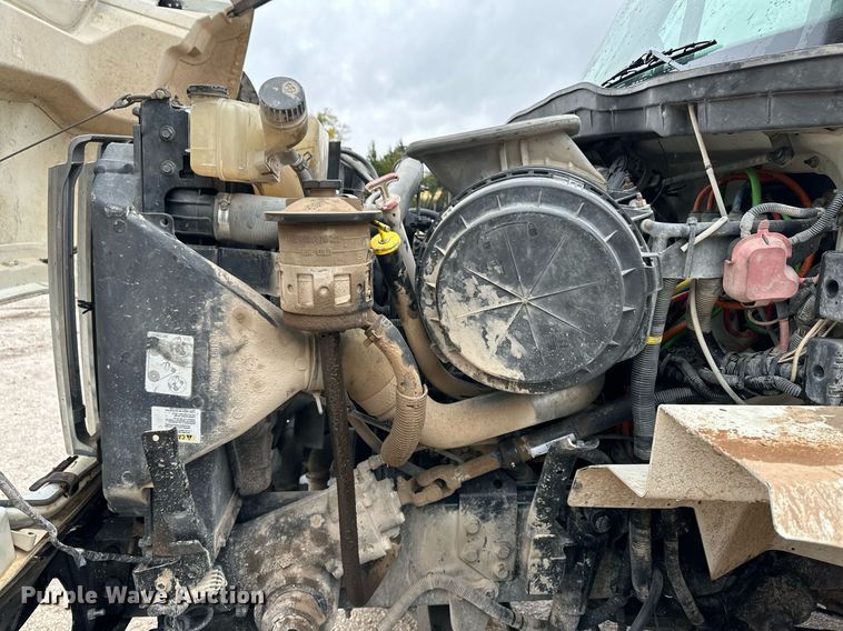 image for item DL0482 2009 International WorkStar 7300 bucket truck