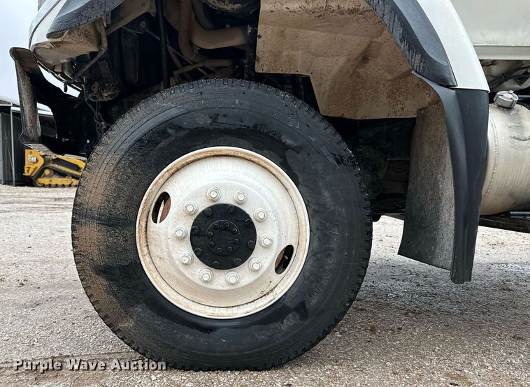 image for item DL0482 2009 International WorkStar 7300 bucket truck