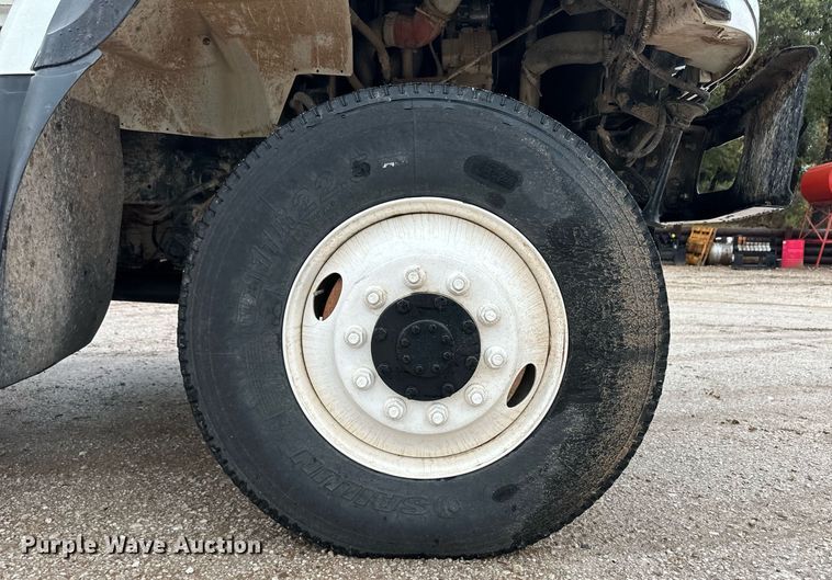 image for item DL0482 2009 International WorkStar 7300 bucket truck