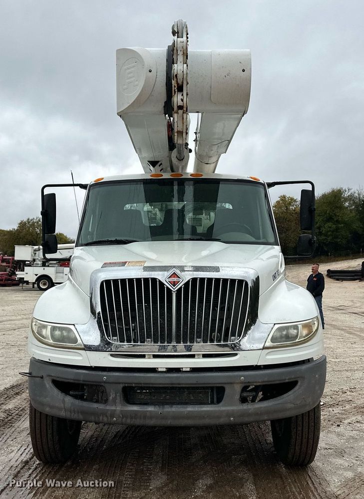 image for item DL0483 2009 International DuraStar 4300 bucket truck