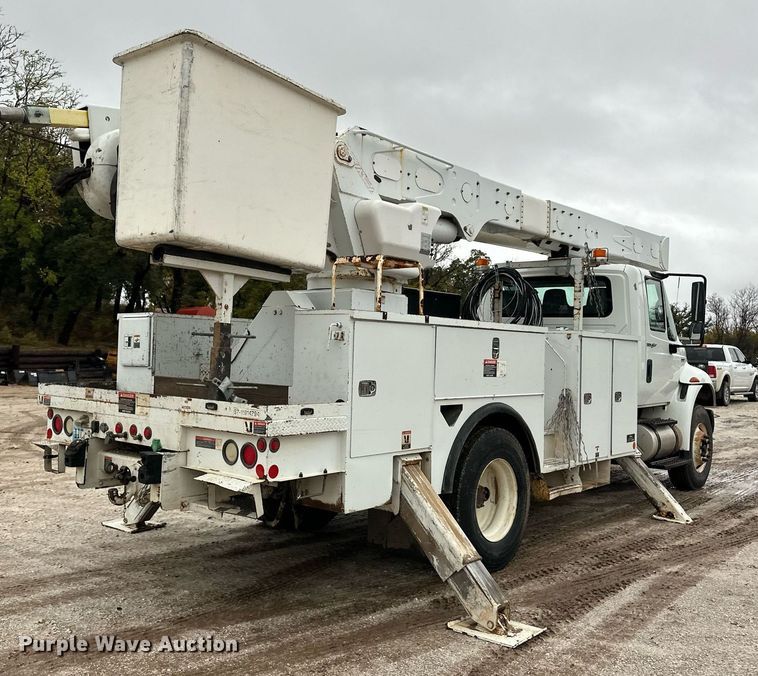 image for item DL0483 2009 International DuraStar 4300 bucket truck