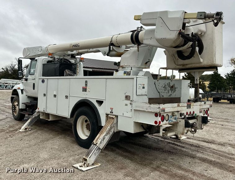 image for item DL0483 2009 International DuraStar 4300 bucket truck