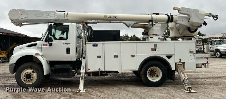image for item DL0483 2009 International DuraStar 4300 bucket truck