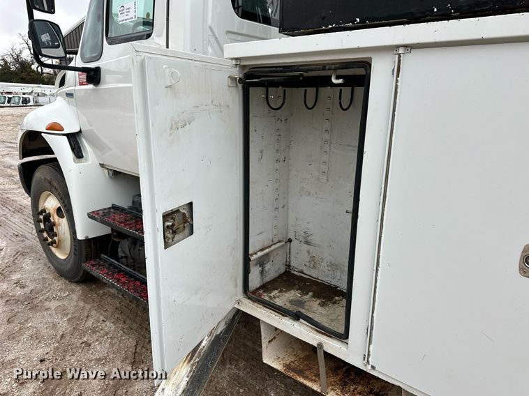 image for item DL0483 2009 International DuraStar 4300 bucket truck