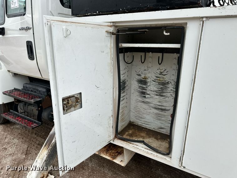 image for item DL0483 2009 International DuraStar 4300 bucket truck