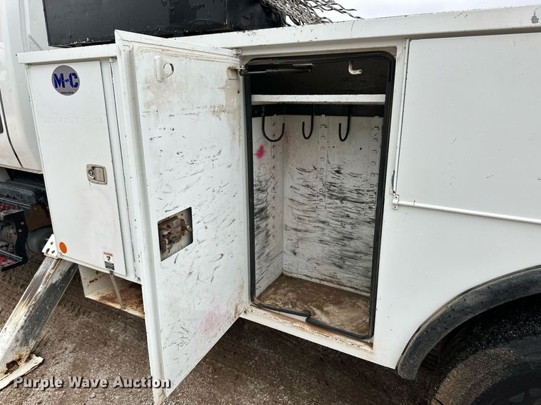 image for item DL0483 2009 International DuraStar 4300 bucket truck