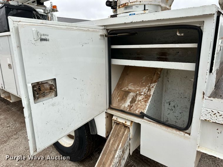 image for item DL0483 2009 International DuraStar 4300 bucket truck