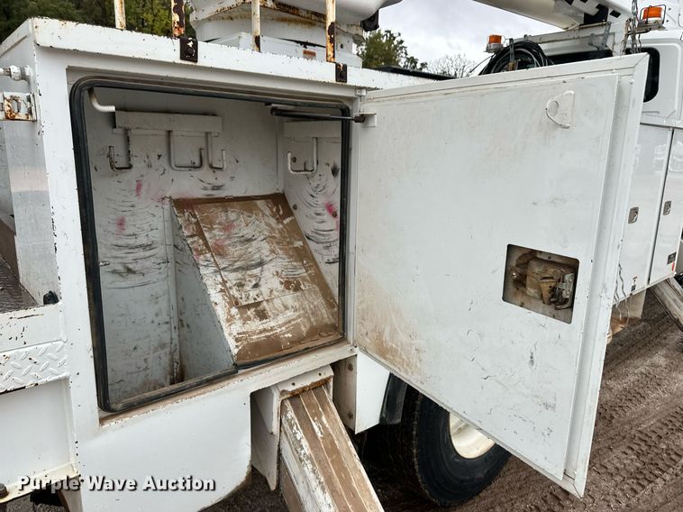 image for item DL0483 2009 International DuraStar 4300 bucket truck