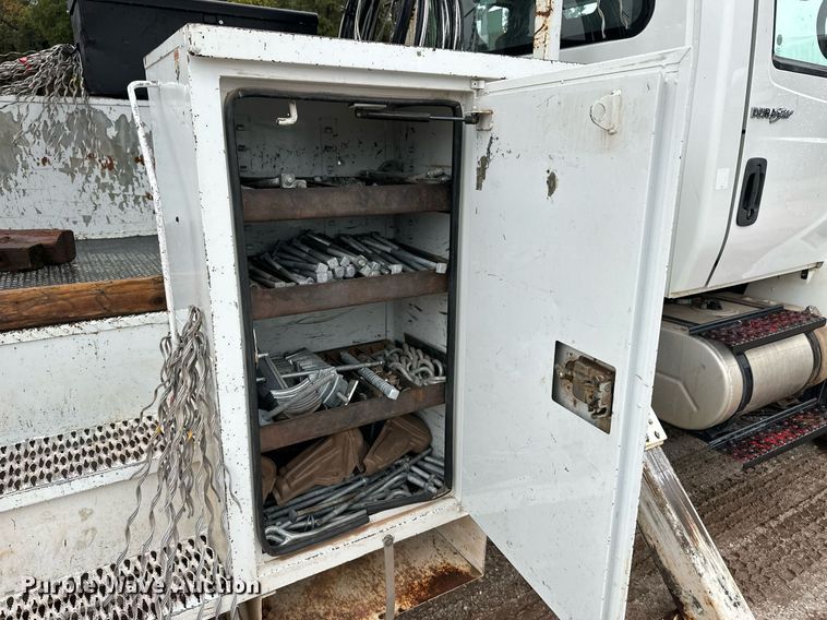 image for item DL0483 2009 International DuraStar 4300 bucket truck