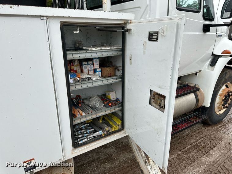 image for item DL0483 2009 International DuraStar 4300 bucket truck