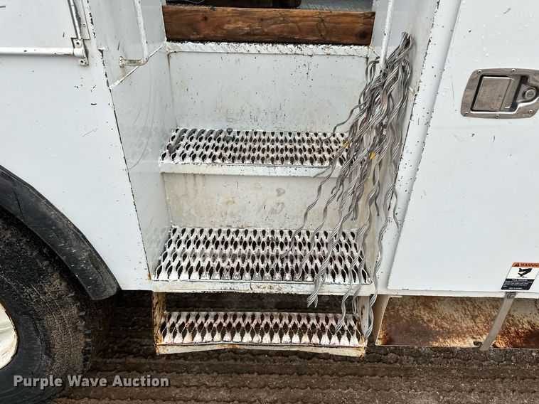 image for item DL0483 2009 International DuraStar 4300 bucket truck