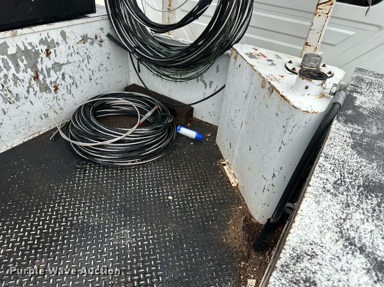 image for item DL0483 2009 International DuraStar 4300 bucket truck