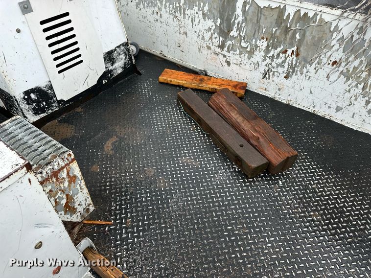 image for item DL0483 2009 International DuraStar 4300 bucket truck