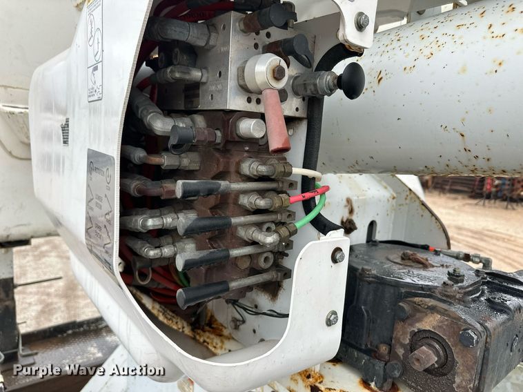 image for item DL0483 2009 International DuraStar 4300 bucket truck