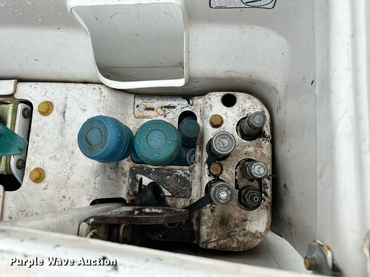 image for item DL0483 2009 International DuraStar 4300 bucket truck