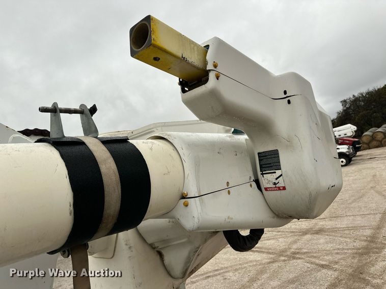 image for item DL0483 2009 International DuraStar 4300 bucket truck