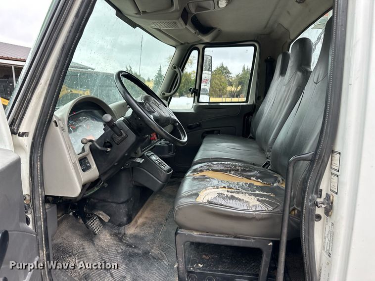 image for item DL0483 2009 International DuraStar 4300 bucket truck