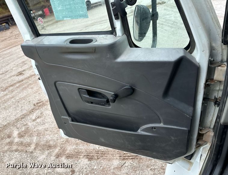 image for item DL0483 2009 International DuraStar 4300 bucket truck