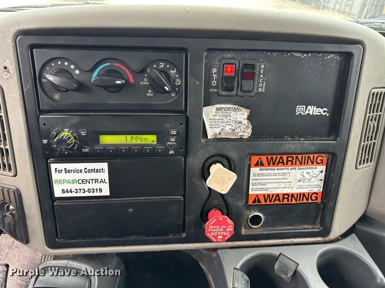 image for item DL0483 2009 International DuraStar 4300 bucket truck