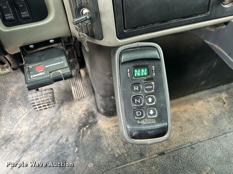 image for item DL0483 2009 International DuraStar 4300 bucket truck